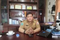 Plt Kepala Dinas Perkebunan Fakfak Widhi Asmoro Jati, ST. MT saat di temui wartawan sumsel.tagarutama.com di ruang kerjanya (Dok. sumsel.tagarutama.com)