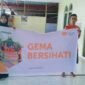 Relawan Rumah Zakat Fakfak menggelar Gema Bersih Hati di Masjid Jabal Nur Jalan Kokas. Salah satu relawan yang terlibat Farah merasa menyenangkan bisa terlibat di dalam kegiatan sosial ini.
