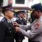 Bertempat di lapangan apel Mapolresta, Senin (19/1/2026) pagi, berlangsung giat upacara Hari Kesadaran Nasional yang dirangkaikan dengan penganugerahan tanda kehormatan kepada 31 personel Polresta Jayapura Kota (foto:koreri.com)
