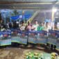Bupati Fakfak Samaun Dahlan dan Kepala Dinas Perkebunan Fakfak Widhi Asmoro Jati bersama mempublikasikan sebanyak 1.000 eksemplar Kalender Perkiraan Musim Tanam dan Musim Panen Pala kepada masyarakat Kampung Patimburak, Distrik Kokas. 